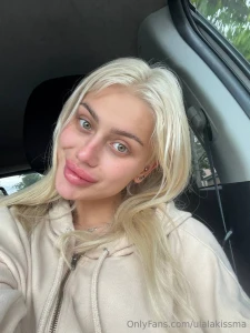 Spilled my coffee tripped on the stairs then barista gave me a lil