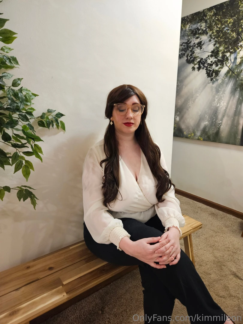 Here is the photo set part 1 from our secretary kimmi video shoot this part 1 