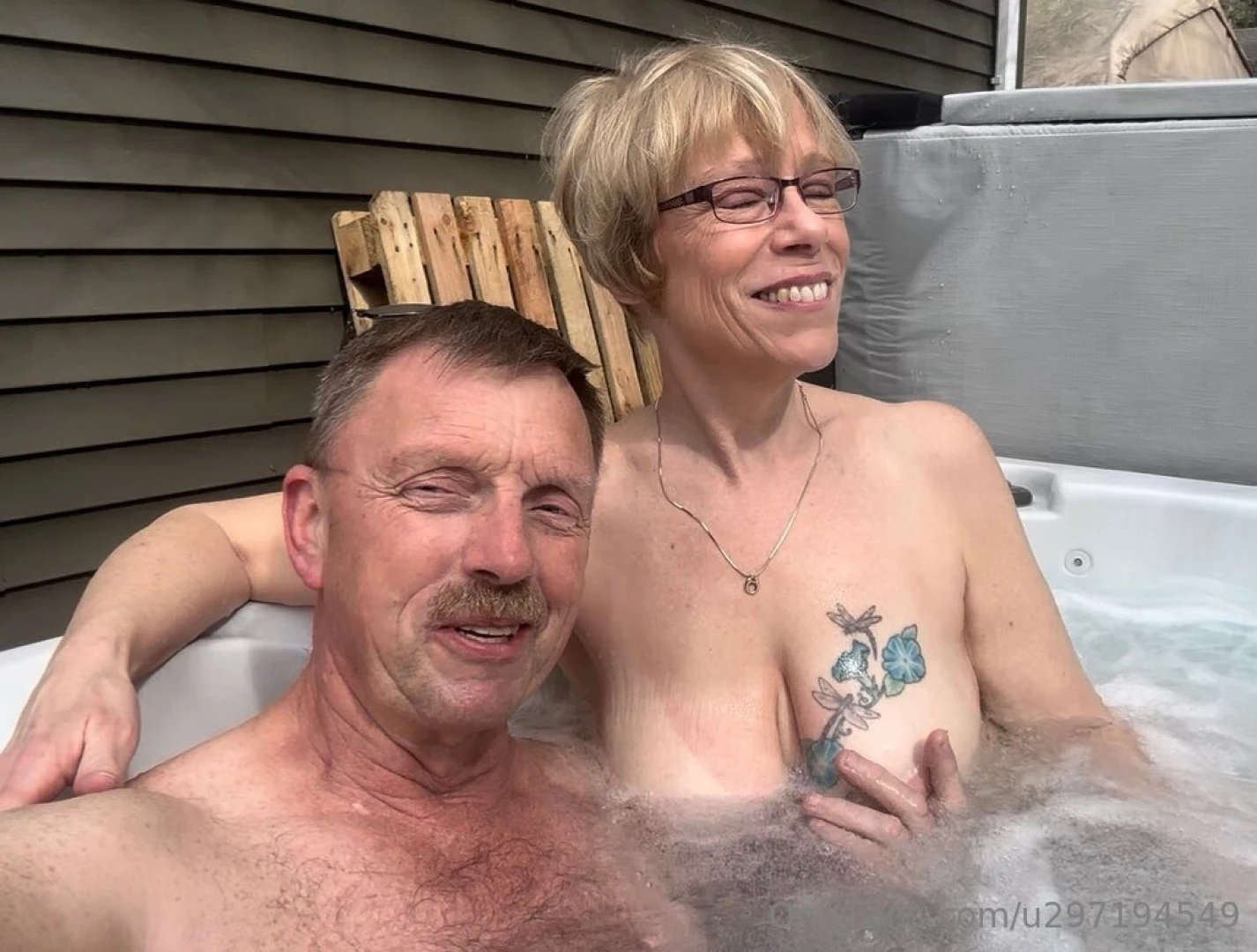 Hanging out in the tub and making off with a free feel 