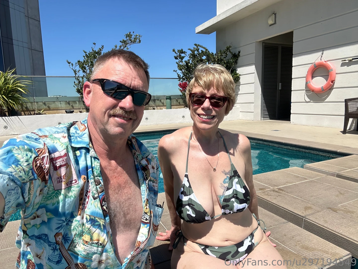 Lisa and i in costa rica not that long ago 