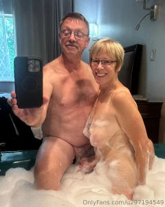Evening fun in the bubbles with lisa