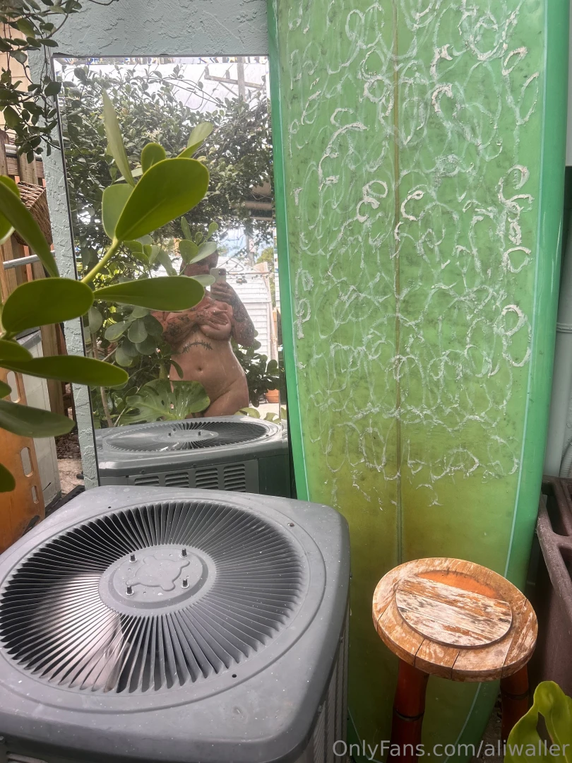 Who wants to fuck in the outdoor shower 