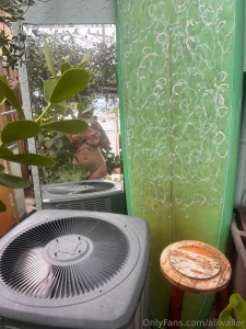 Who wants to fuck in the outdoor shower