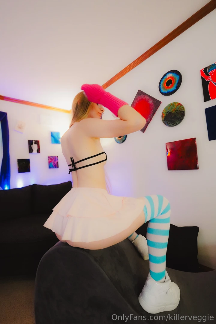 Smol boobies in a smol bikini is fun right 