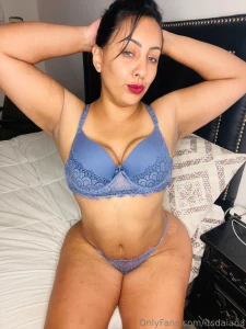 Do you like armpits like this or do you prefer armpits with hairs