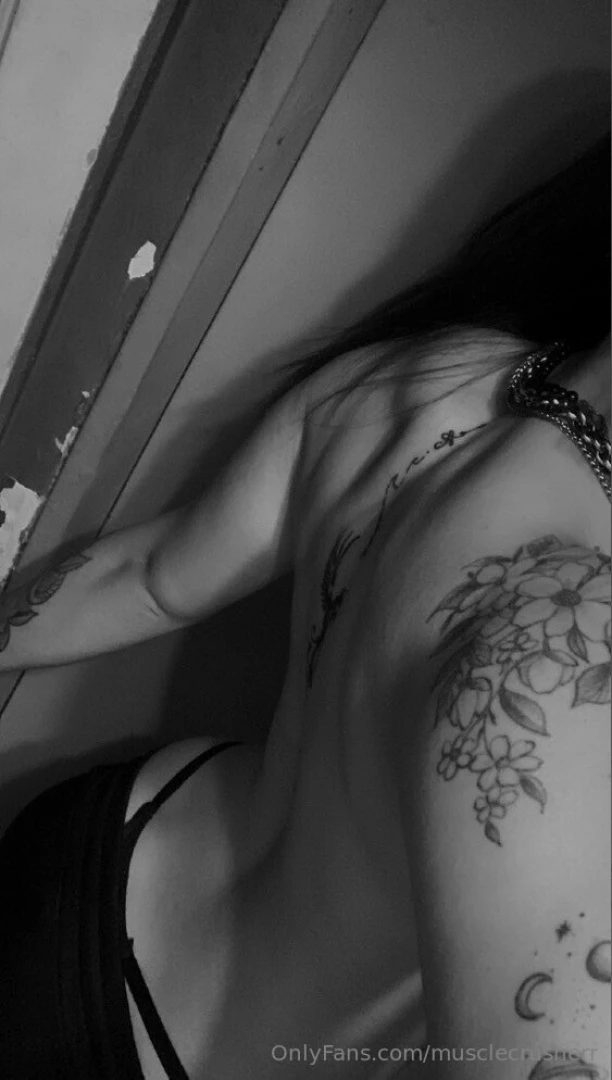 Worship and lick my back from top to bottom 