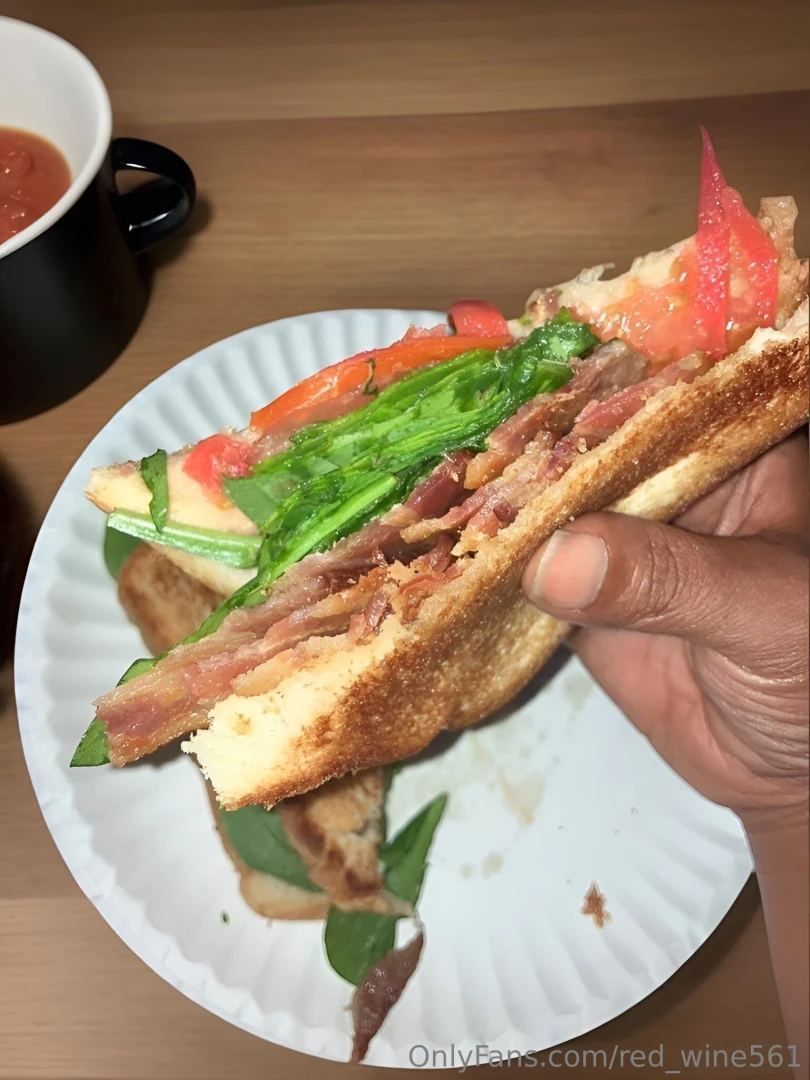 When he eats the and makes you lunch should i give him some good head 