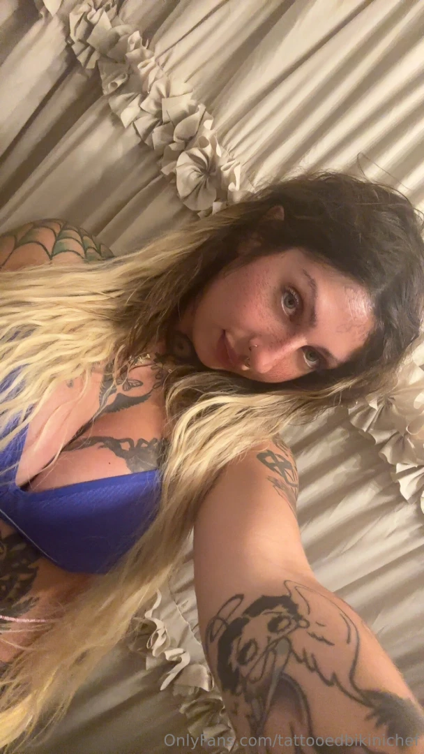 Not manly dirty work hands rolling me a joint and it turning me on 