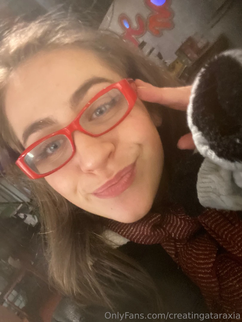 Since patreon has troubles here is something of my dancing material 