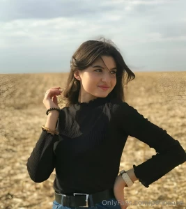 Cute girl elvira_shake loves to play with her tight red pussy after part 22