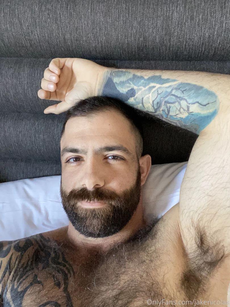 jakenicolax - Morning lovers who wants to come nuzzle in for some snuggles 