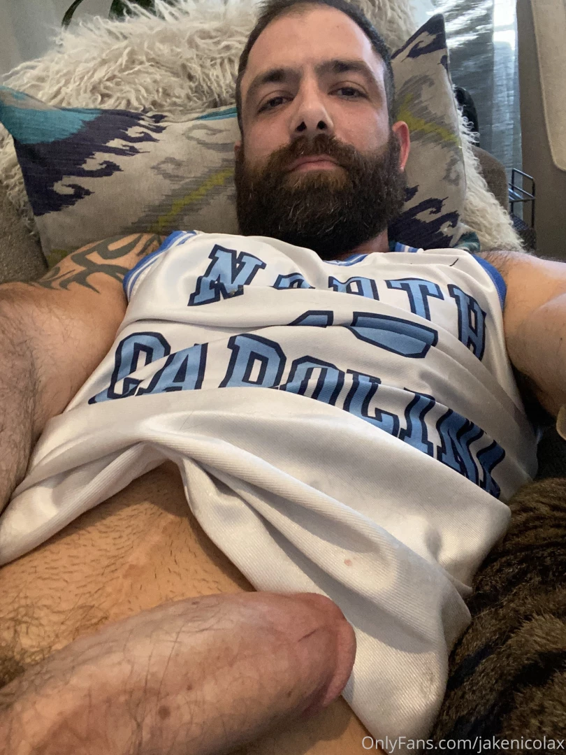 jakenicolax - Lazy on the couch daddy is napping and im horned all the way up 