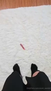 Oh no i dropped my lipstick