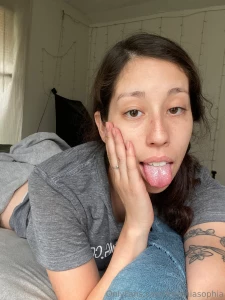 It feels so nice to lay in bed should i take some pictures for you