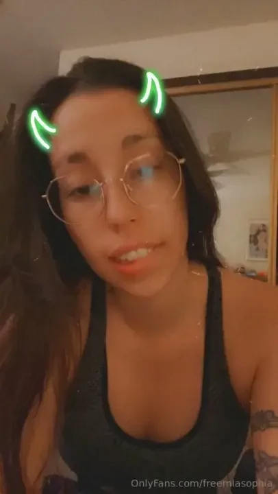Online for live sexting for the next 2 hours hmu 