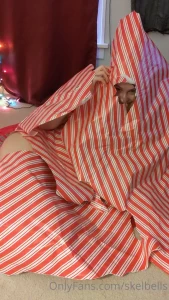 skelbells - 1 sexy video and 1 weird video enjoy second video is called wrapped part 1 