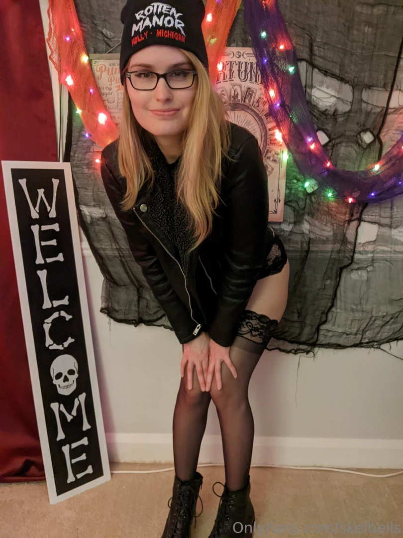 Happy friday the 13th my lovelies i ll be going to a haunted house 