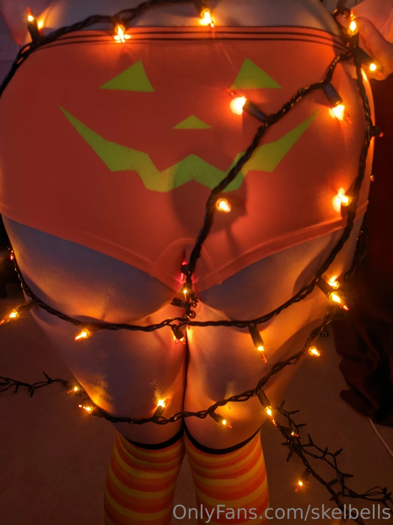 A very happy ass wrapped in lights part 1 