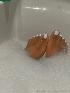 Are you a feet lover i just sent you something hot rn check messages