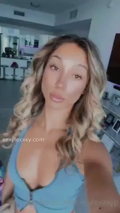 Pretty slut live 8 30pm est 