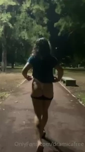 Sal a pasear en pijama ustedes bien ---------------------- i went out