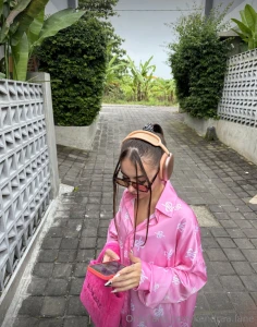 Let s play a simple game okay kiss the screen record it on video and