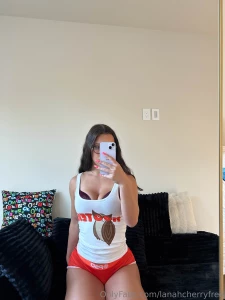 The girls at hooter s aint got nothin on me