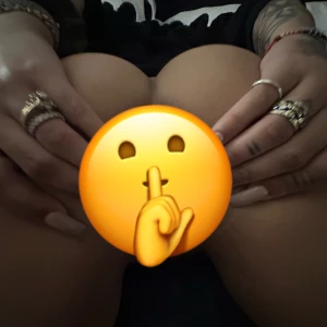 39 unreleased asshole vids damn i love anal boo so i m sending you the