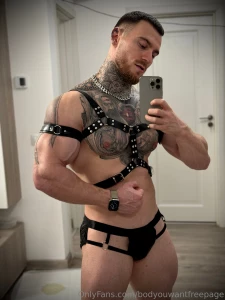 Me or your boyfriend answer me here bodyouwant 20 off join now to know