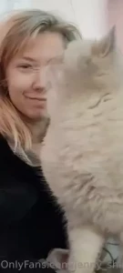 Me and your cat can warm your bed