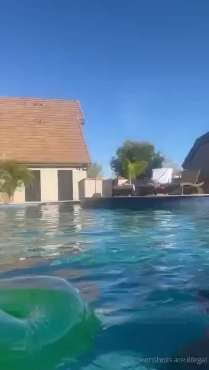 Had to dip my pretty toes in the pool 