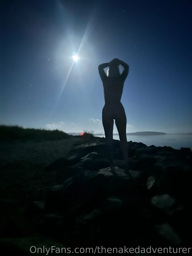 Naked under the full moon 