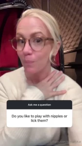 Ask me anything play with nipples