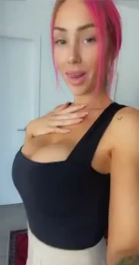 Wanna play with me baby dm me