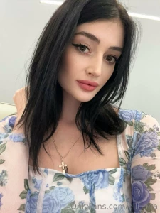 If a girl s mood hasn t changed 8 times in a day then she s sleeping