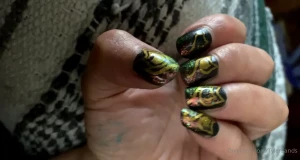 Manicure glossy top coat on color shifting flakes on spiral gold kitty