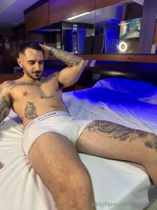 Hola bebe queres charlar un poco mandame un mensaje privado y te hago part 2