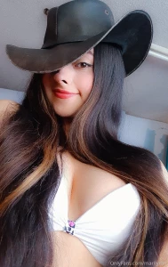 Ella es fuego y no busca a alguien que la apague sino alguien que arda part 2