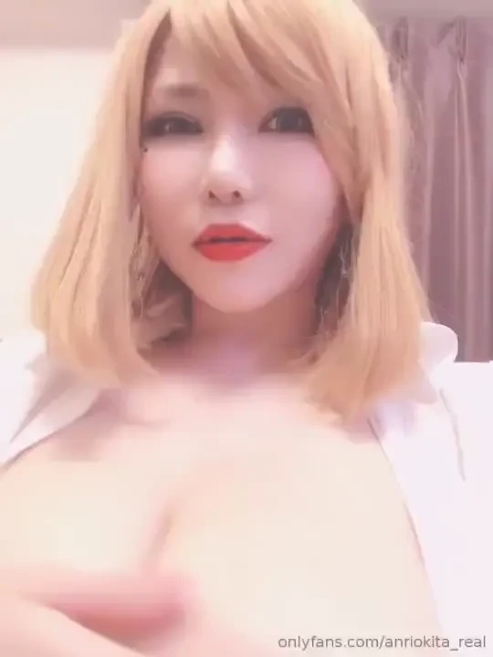 Video-golden hair teacher is going to start the health and physical 