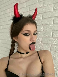You like it when i stick out my tongue
