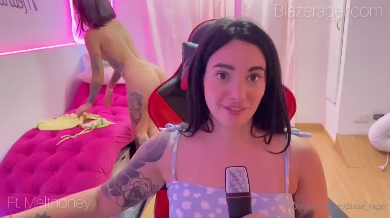 My friend was on a stream and we ended up fucking in front of those 