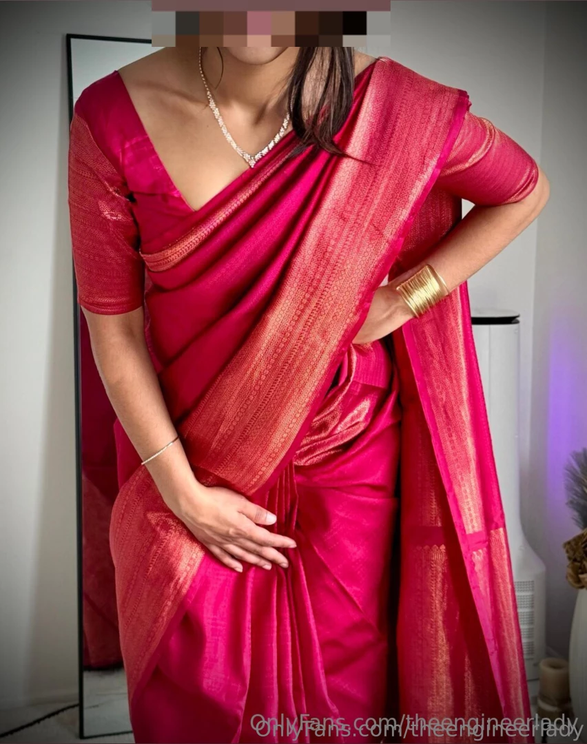 My face 1 face pic no nudity me in red saree please skip if its too 