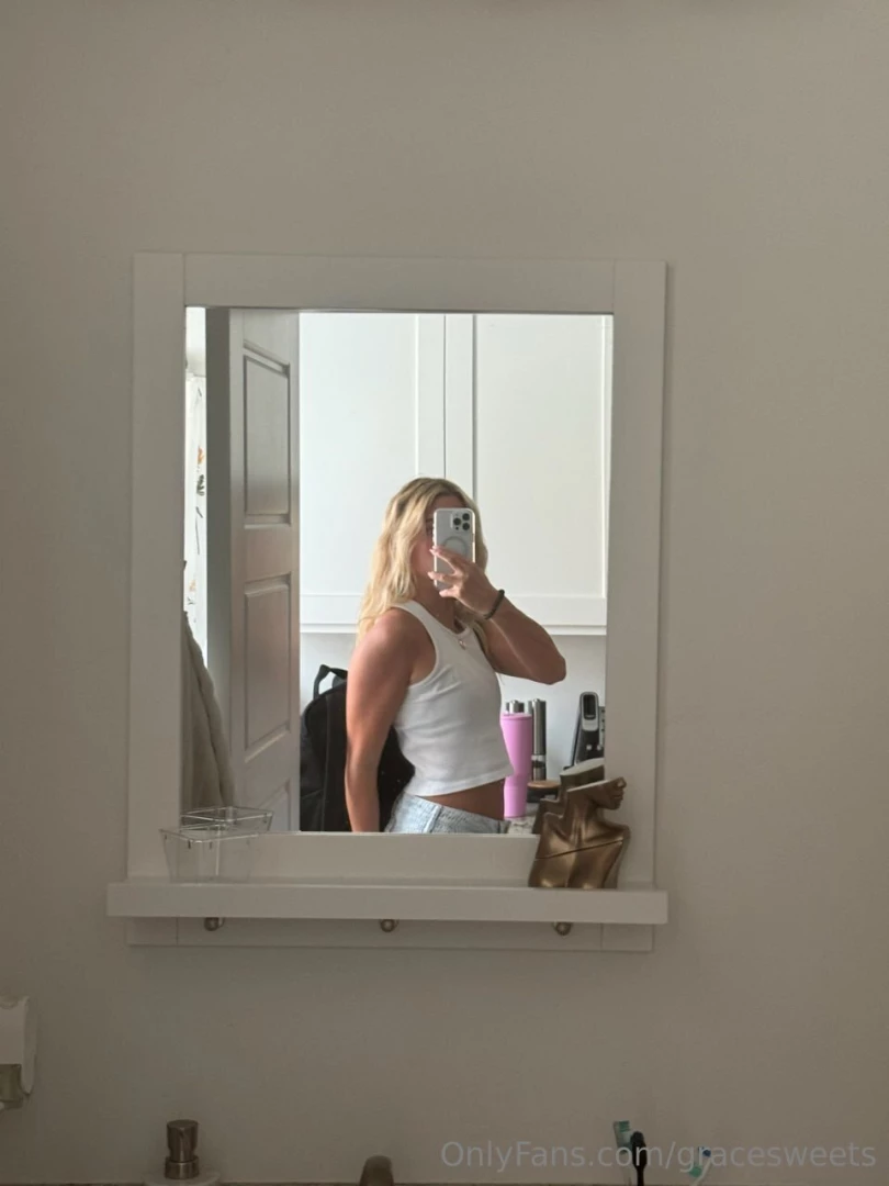 Taking selfies like it s my job 