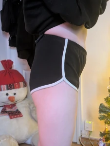 Can i get an award for the flattest ass on onlyfans