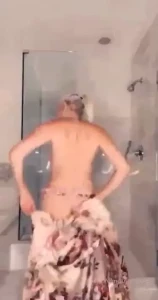 Cum see how much fun i m having this morning especially in the shower