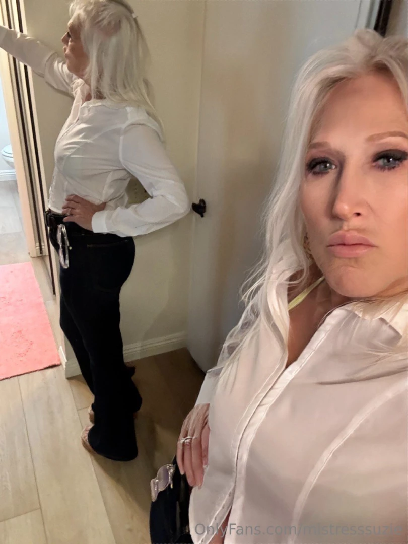 I m just a bored housewife that loves to suck cock and cook dinner 