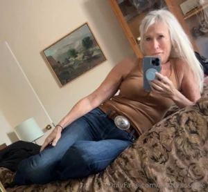 I know how badly you want to see my naked today just send me a dm