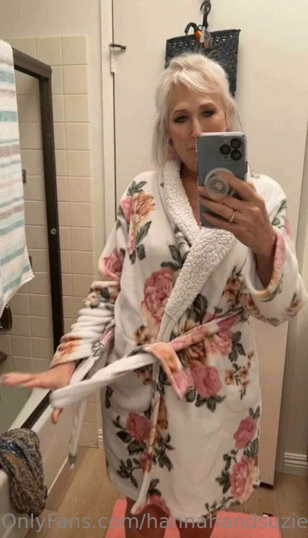 Just responding to some dms and showing my naughty side wanna see it 