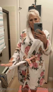 Just responding to some dms and showing my naughty side wanna see it