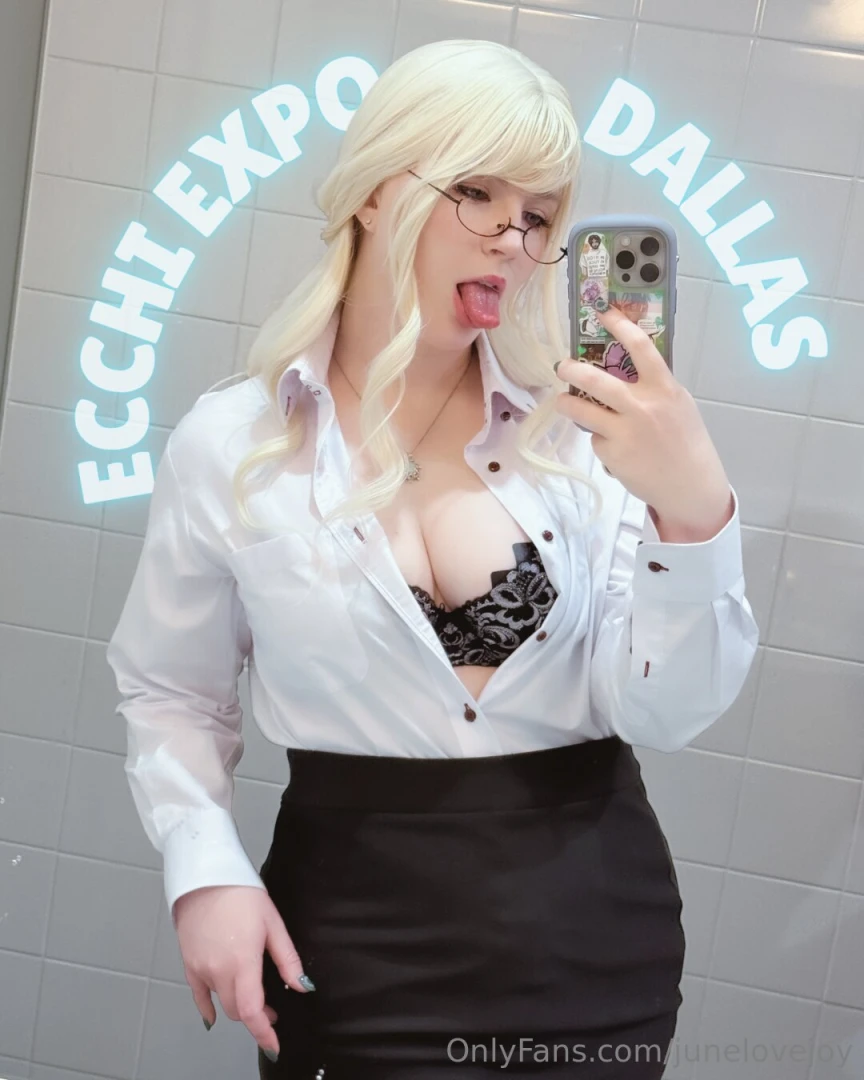 One panel down one more to go having so much fun already with everyone 